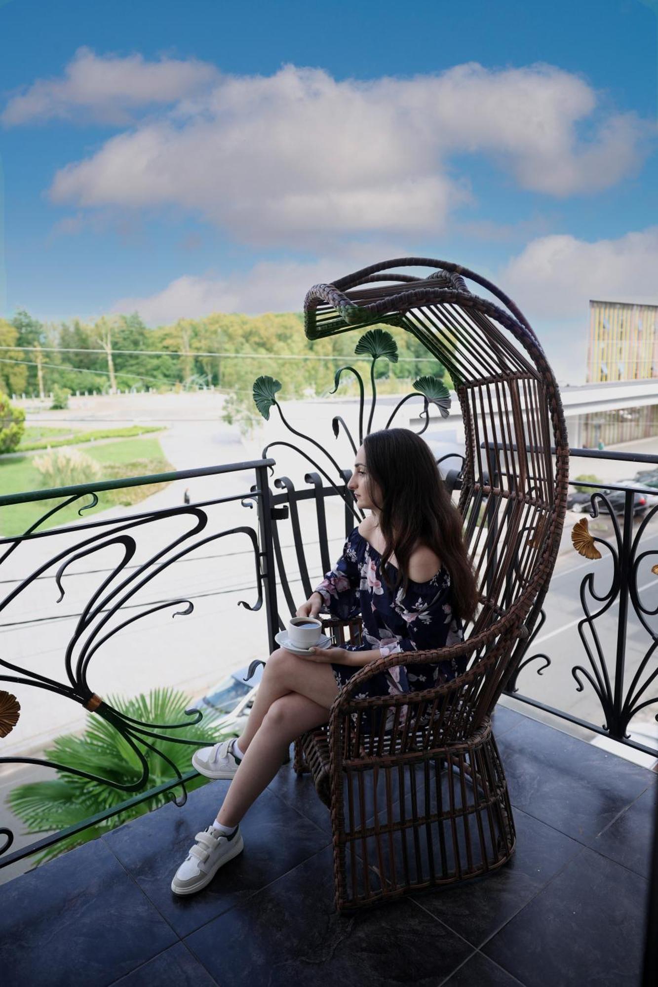 Garden Palace Zugdidi Eksteriør bilde